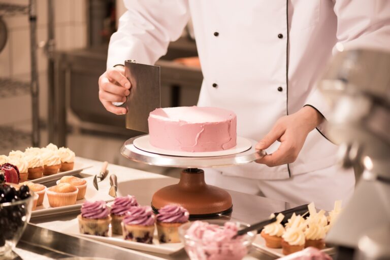 cropped-shot-of-confectioner-making-cake-in-restaurant-kitchen.jpg